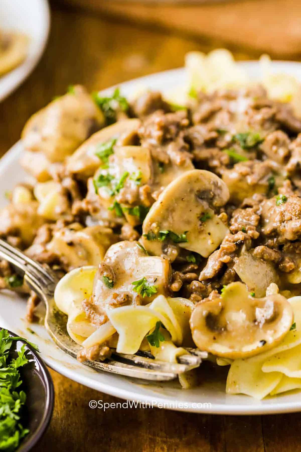 Easy Ground Beef Stroganoff: 30-Minute Family Dinner